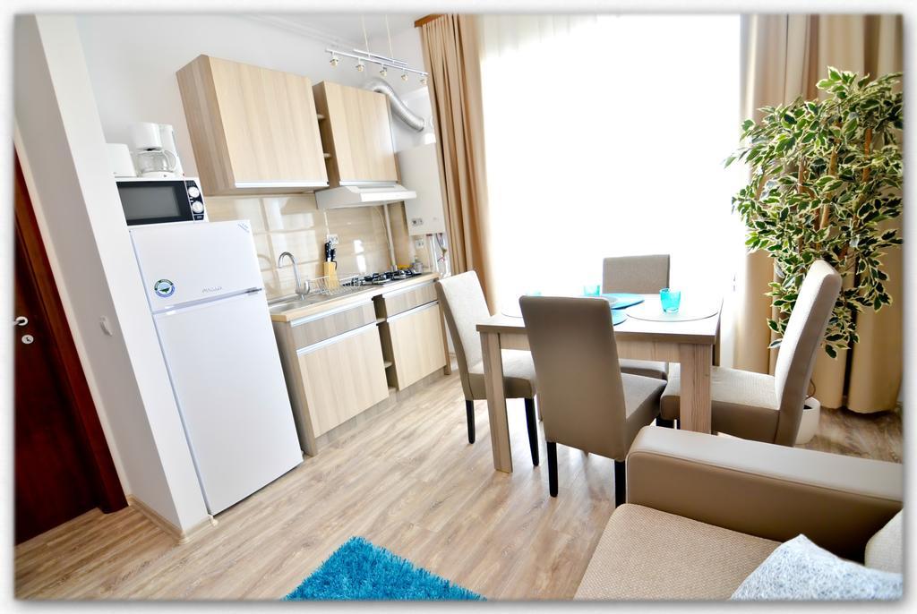 Summerland Luxury Studios By The Sea Mamaia Room photo