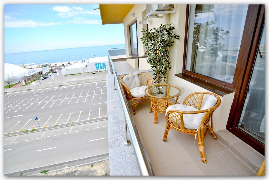 Summerland Luxury Studios By The Sea Mamaia Room photo
